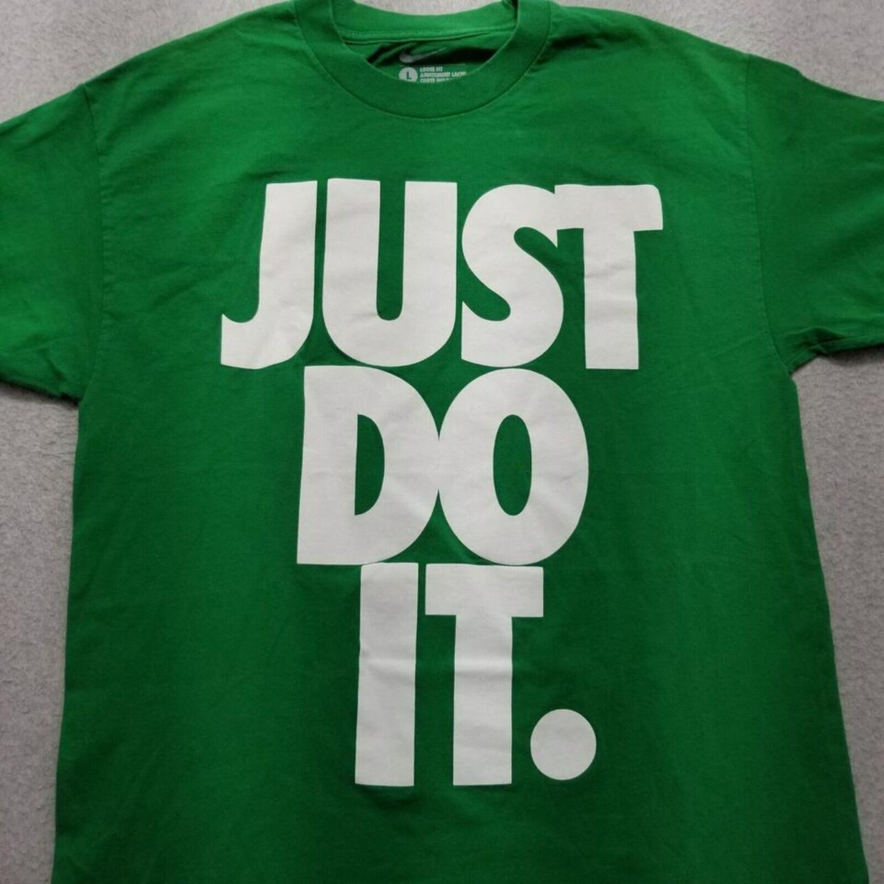 mens green nike t shirt