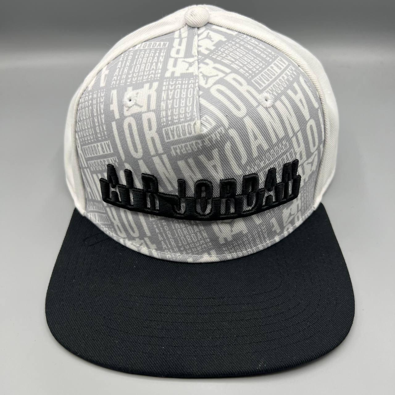 Black and white jordan hat hotsell