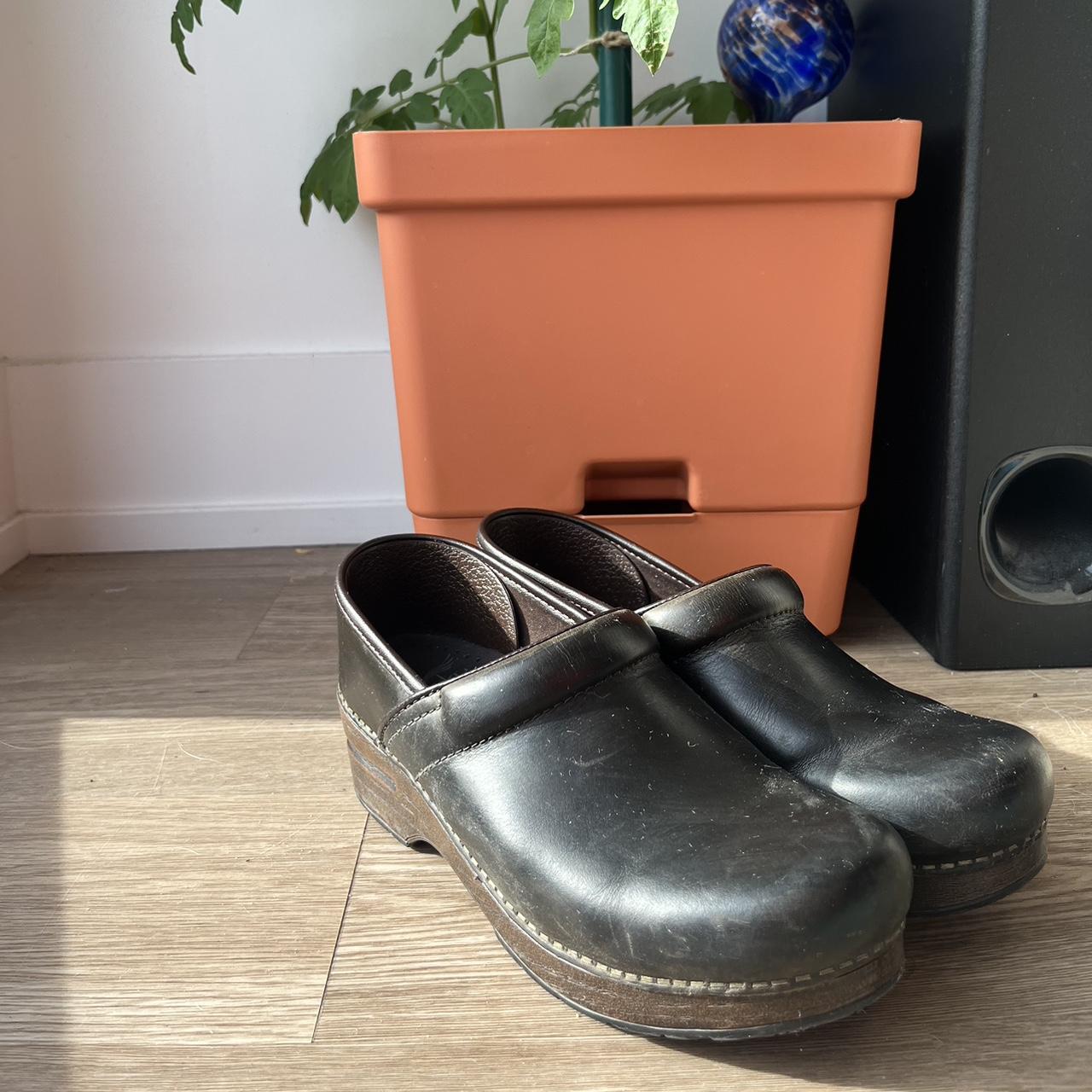 black shiny dansko clogs