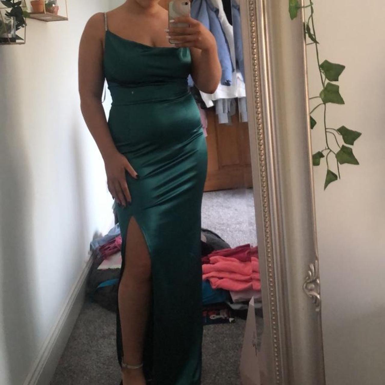 Emerald green formal dress, only worn once, perfect... - Depop