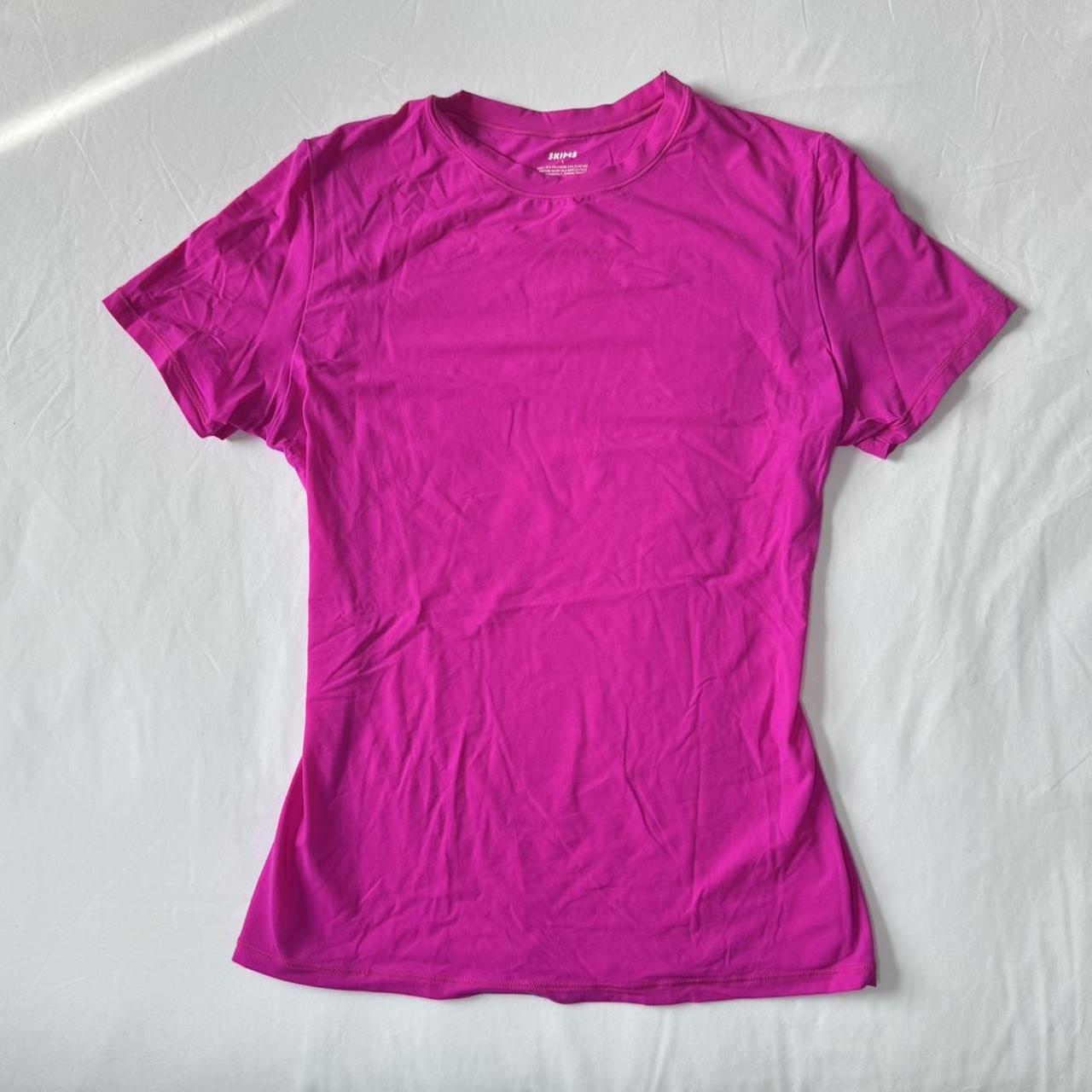 SKIMS hotsell Fits Everybody T-Shirt in Fuchsia New with Tags Small