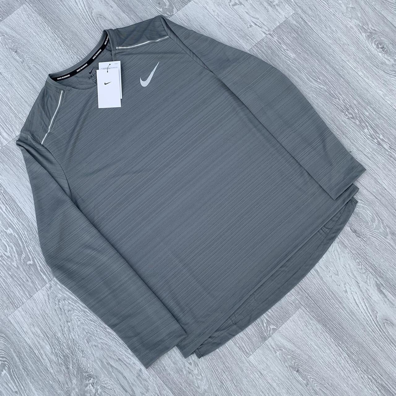 Nike Men's Grey T-shirt | Depop