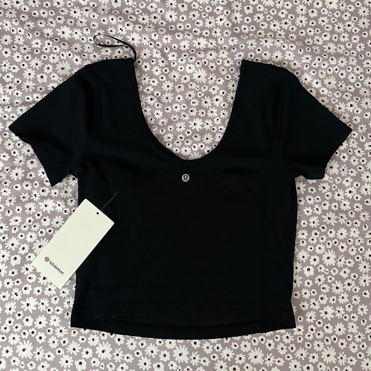 Lululemon Women's Black T-shirt (2)