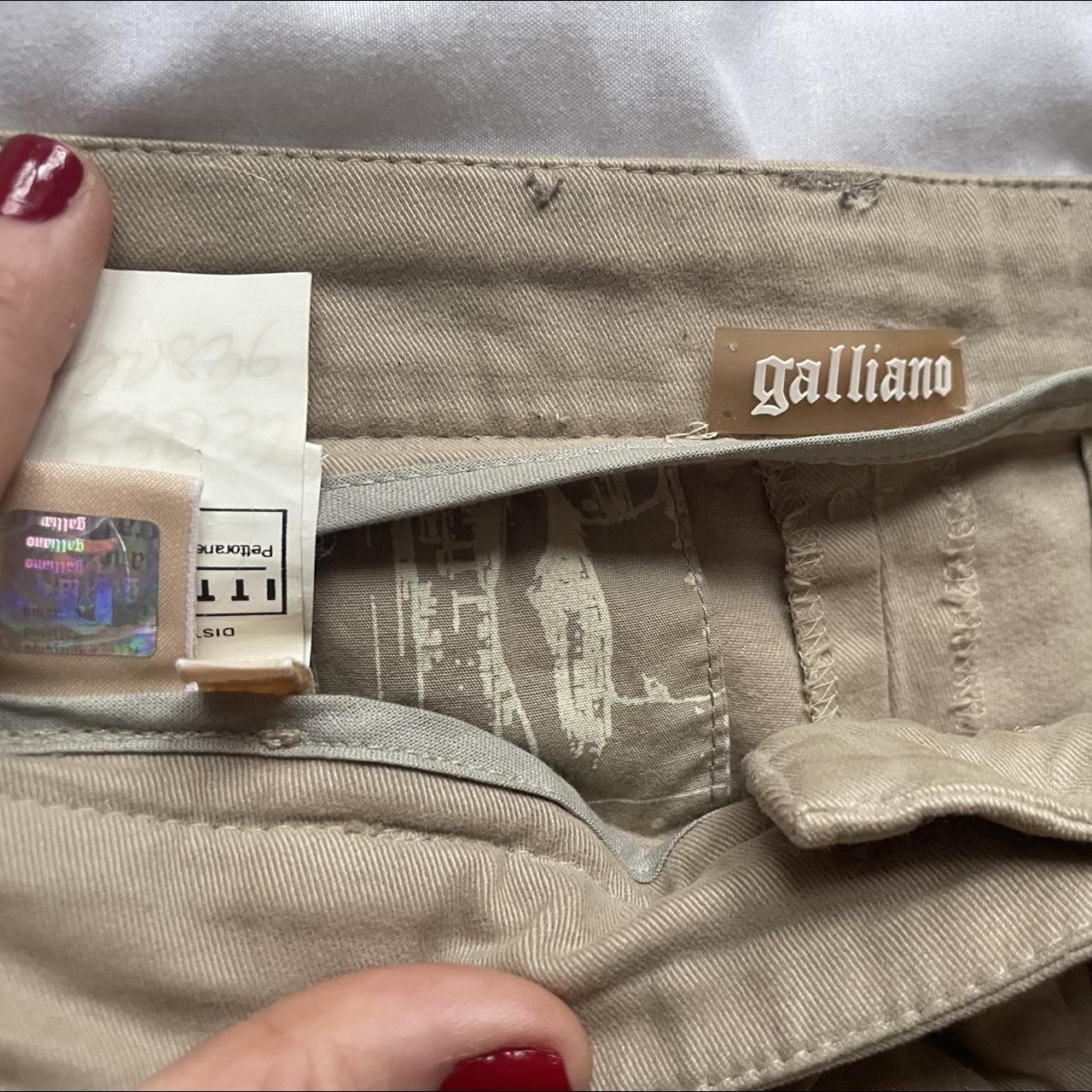 Galliano Women's Cream and Tan Shorts (4)