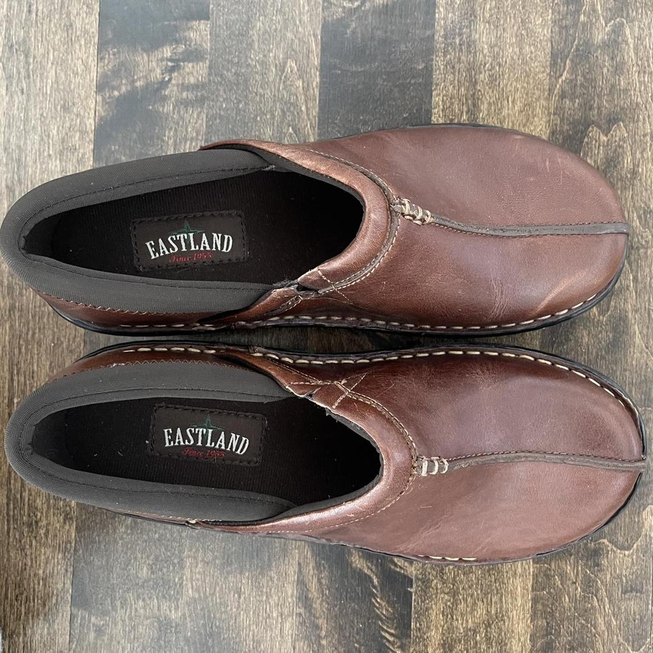 eastland women's clogs