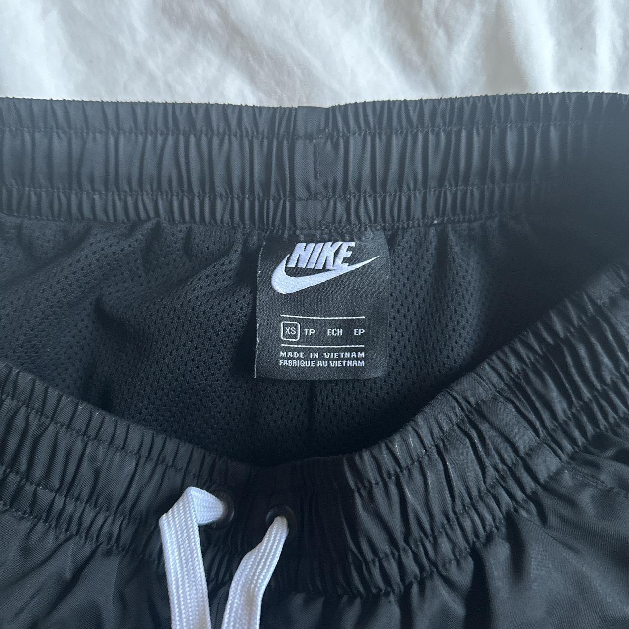 Nike Women's Black Shorts (2)