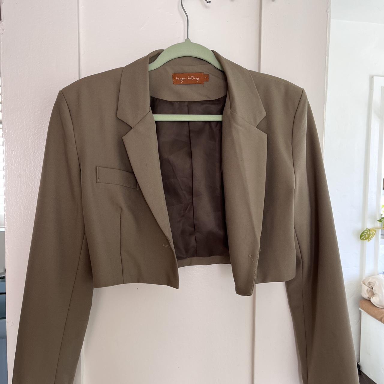 Cropped olive green blazer from Isabel’s cabinet - Depop