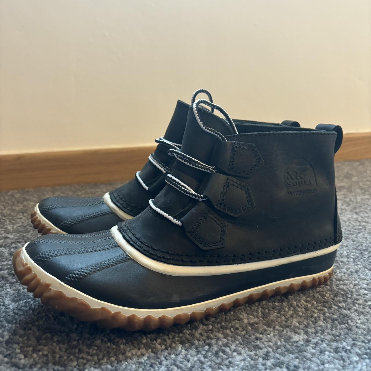 sorel flat boots