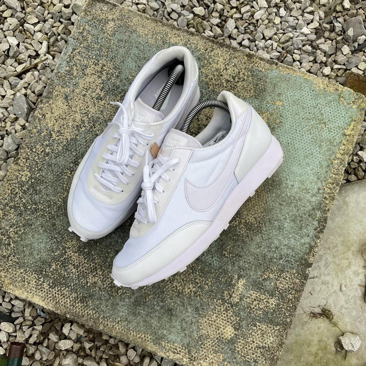 nike daybreak trainers in black and white