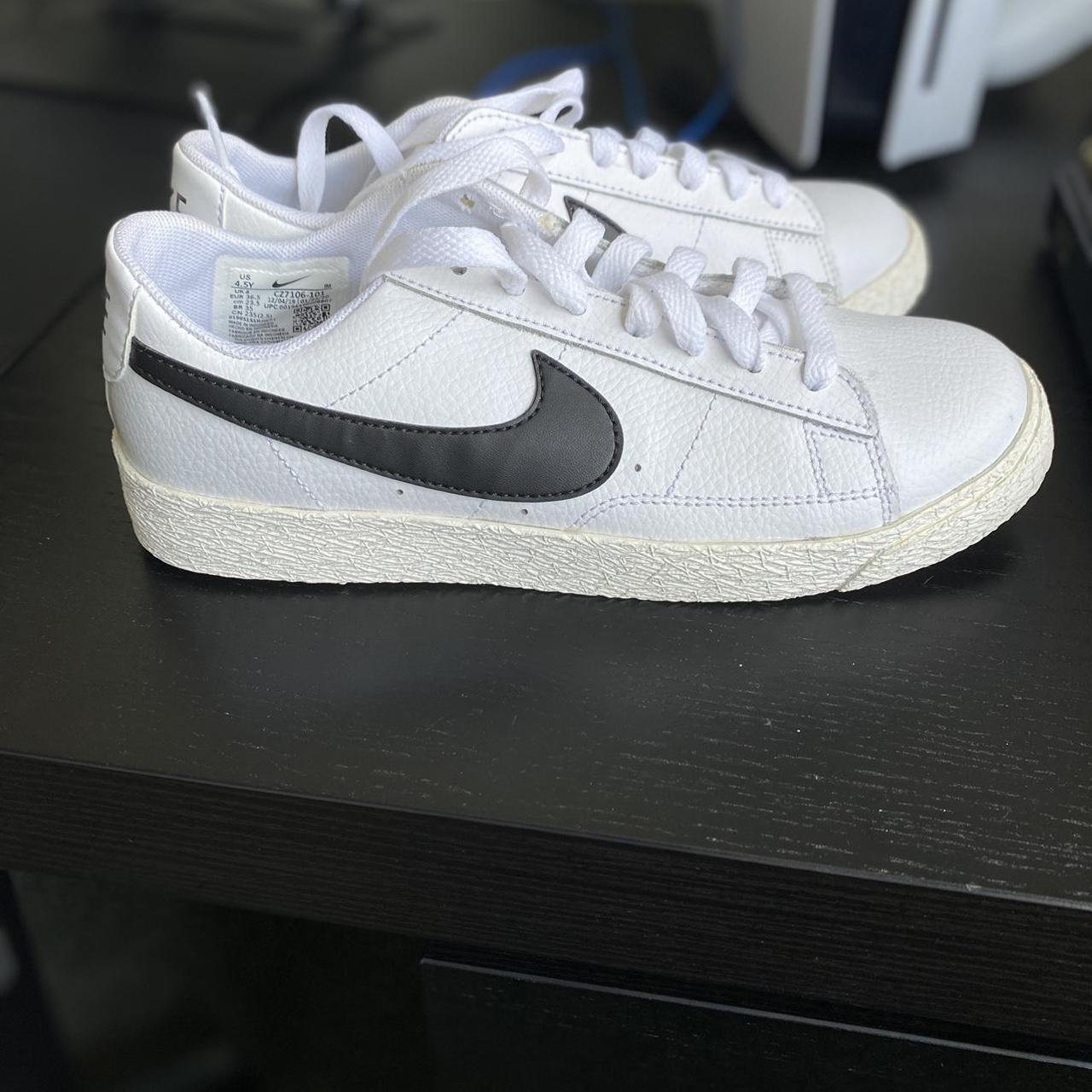 jd sports ladies white nike trainers