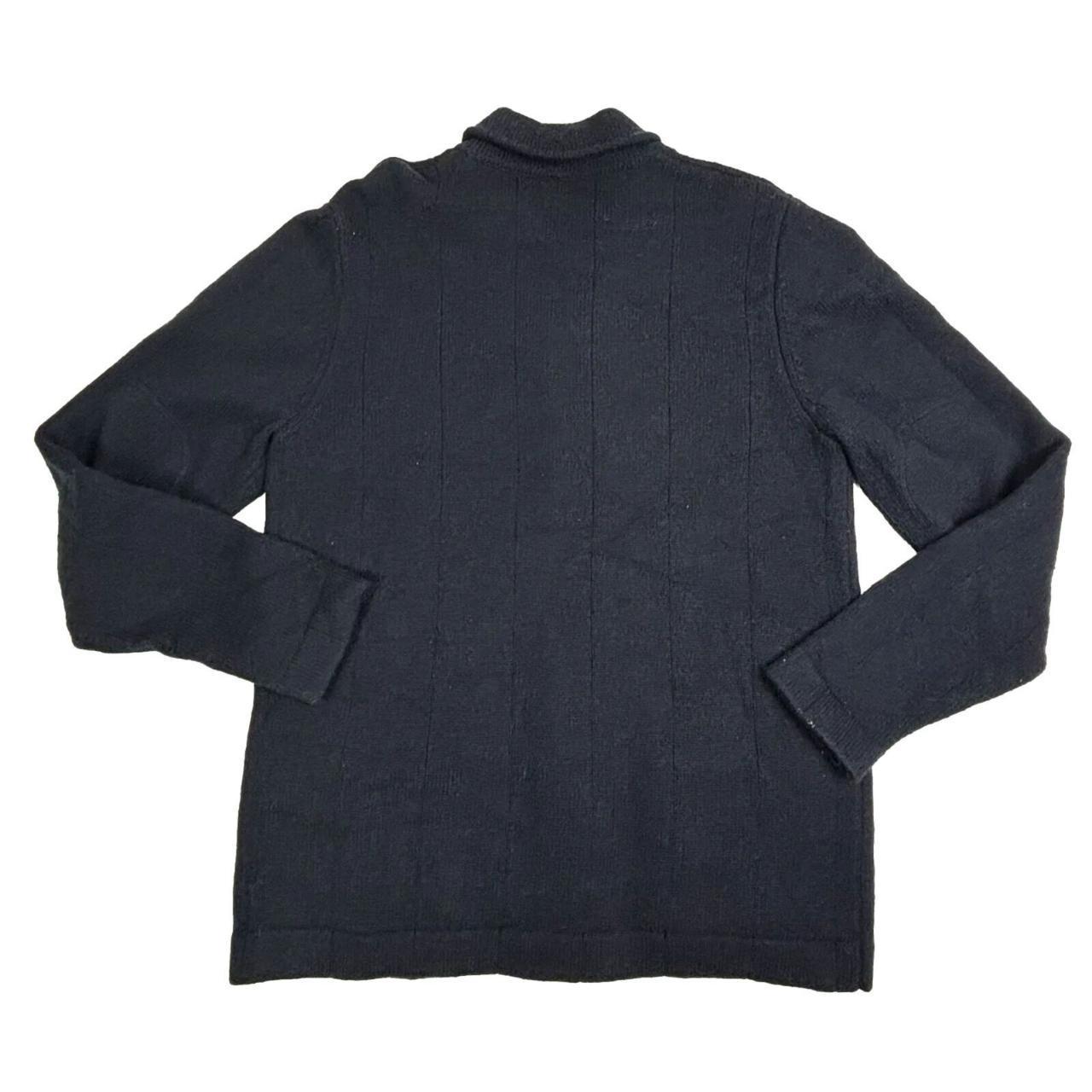 Please look closely at pictures, they are the visual... Depop