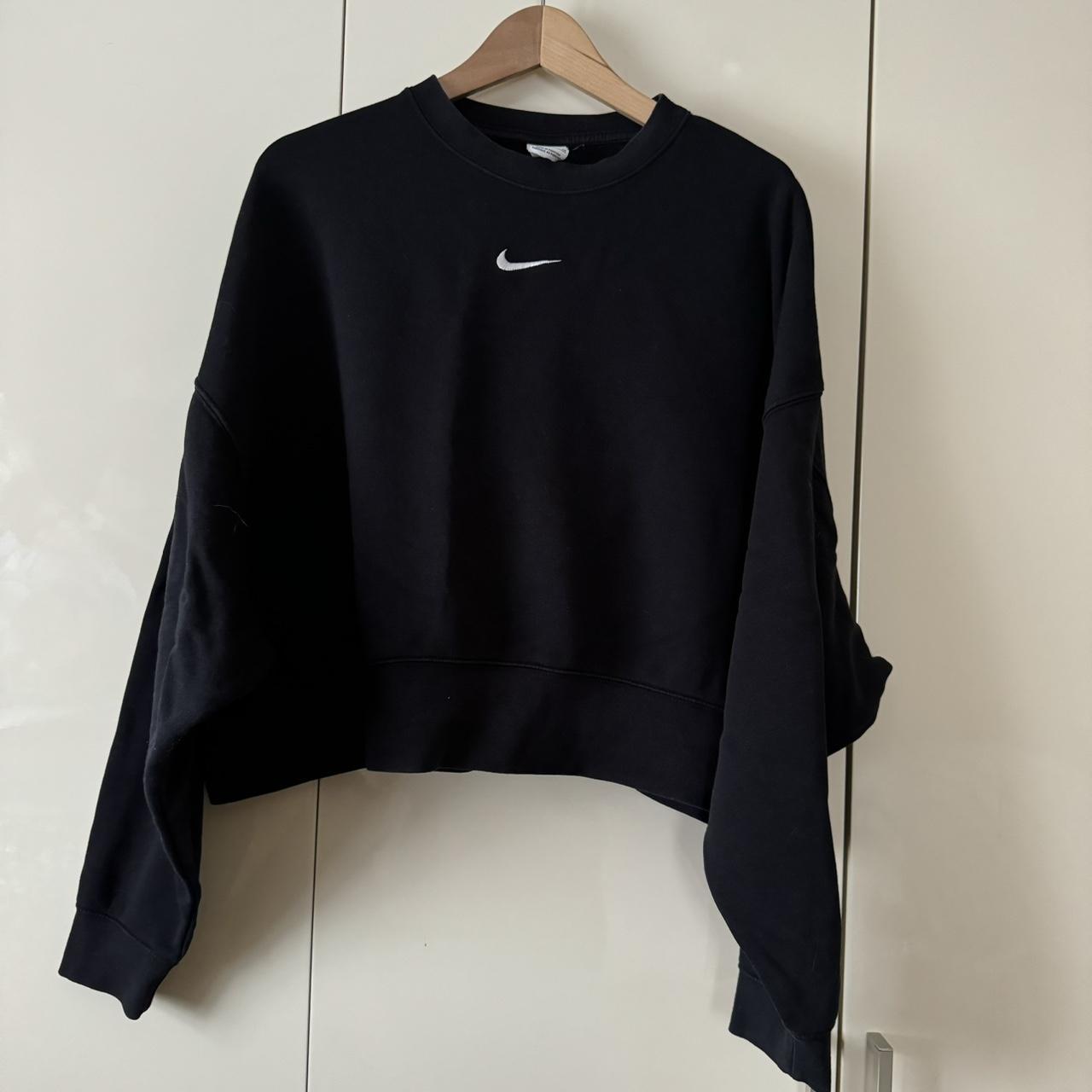 cropped white nike sweatshirt