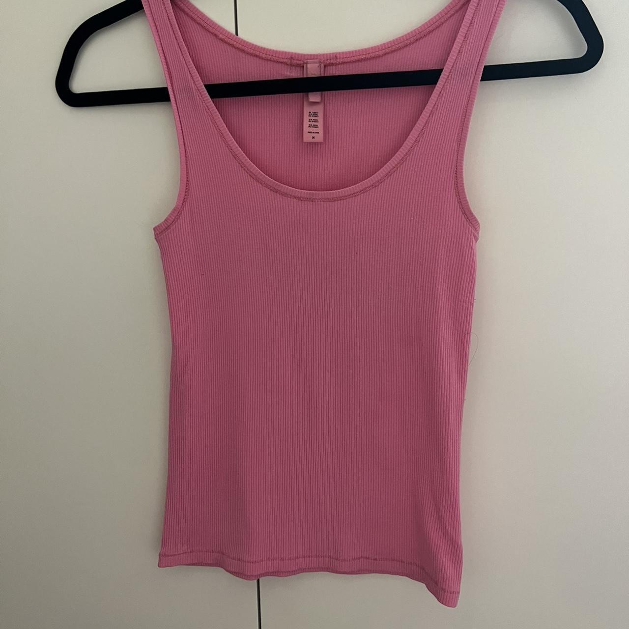 Skims Women's Pink Crop-top | Depop