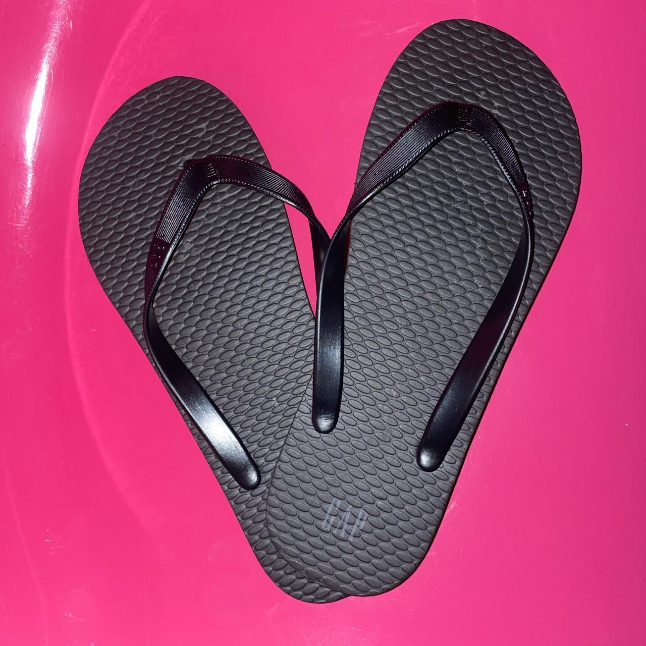 Gap rubber flip discount flops