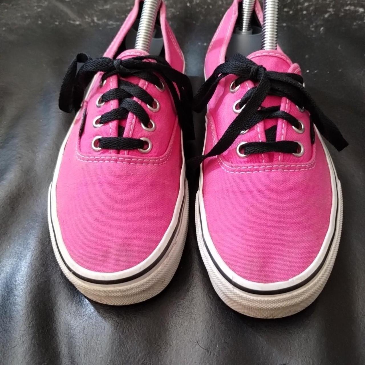 VANS Classic Skate Shoes in Vibrant pink UK 4.5