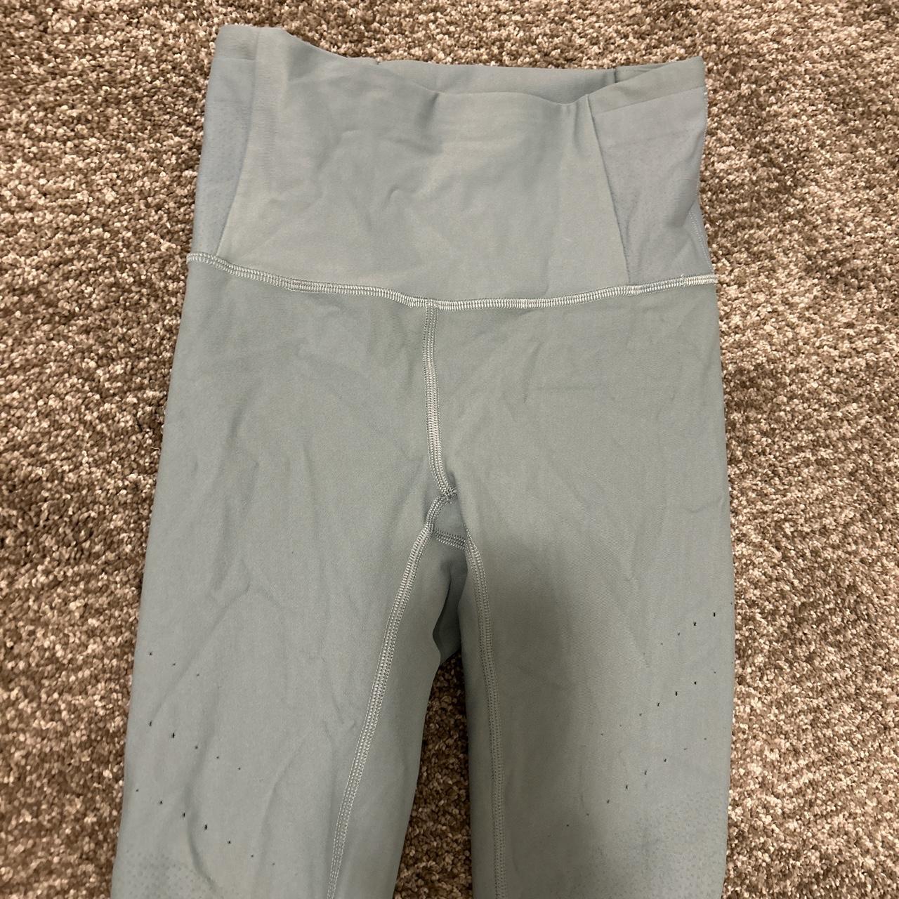 Lululemon Women's Blue Leggings Depop