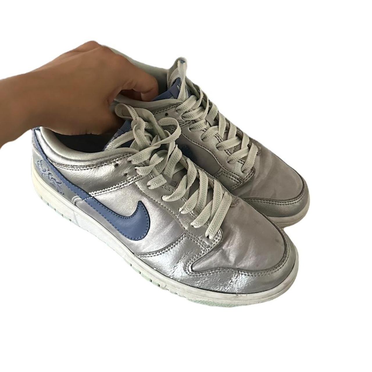 Silver swoosh online