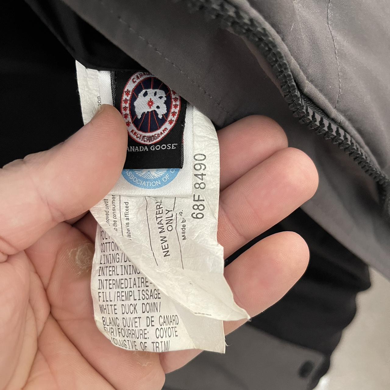 Canada Goose Shelburne Parka Comes with fur hood