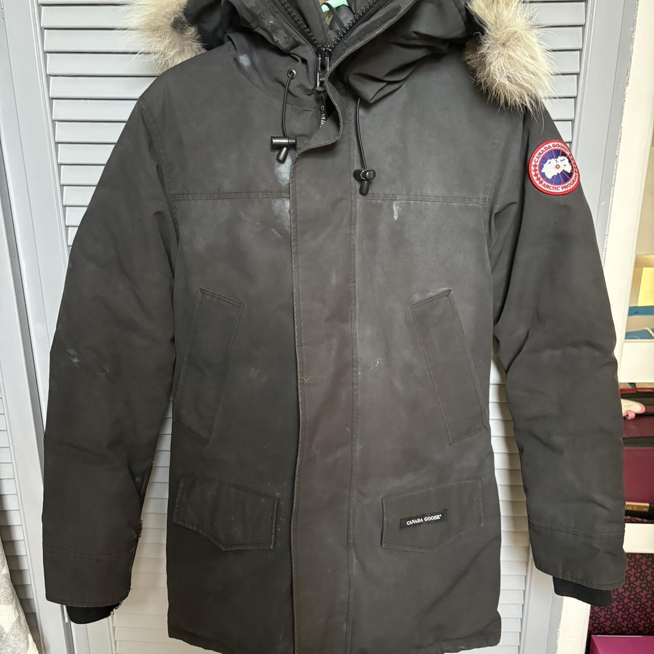 Men's Canada goose coat Size XS Stained with Depop