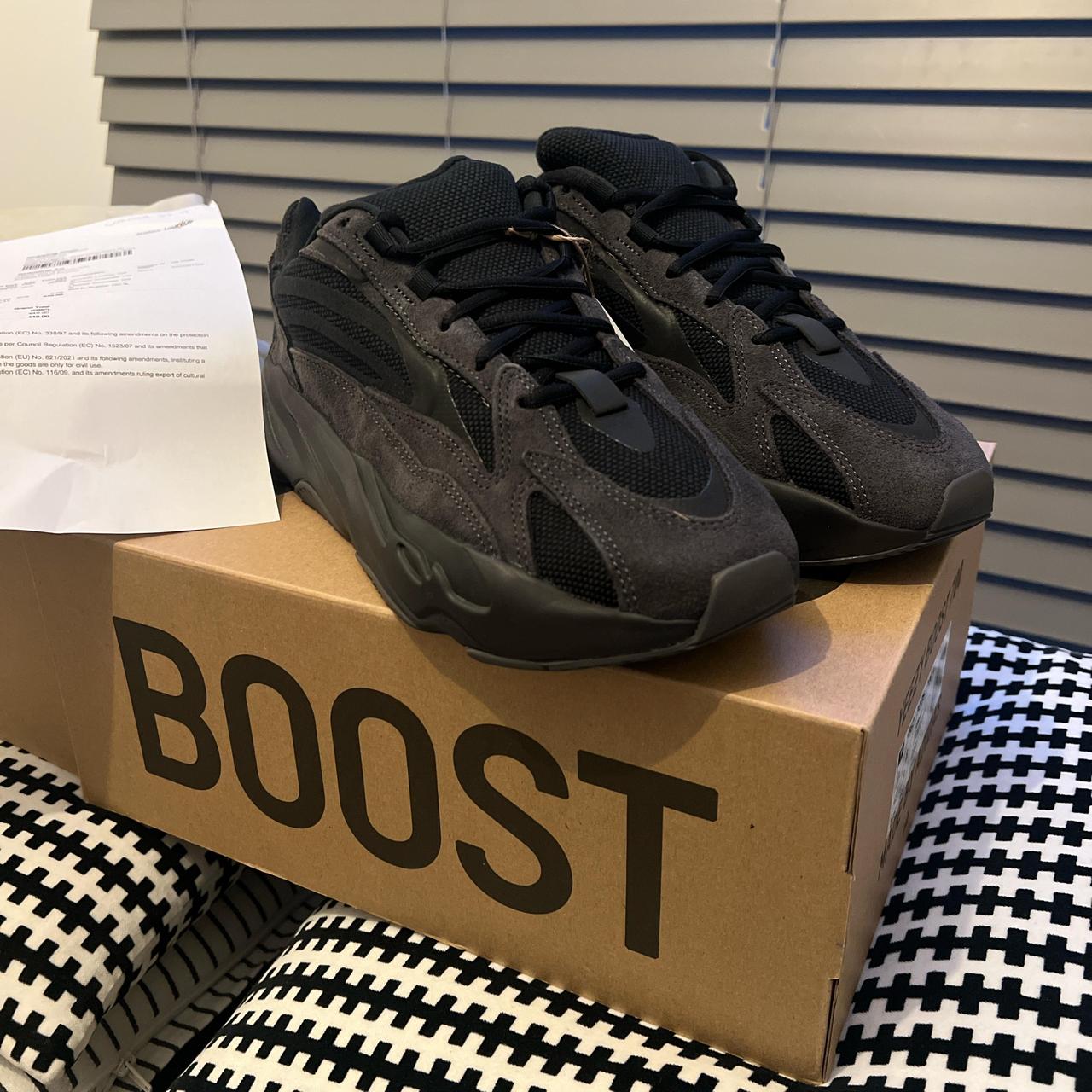 yeezy 700 vanta black