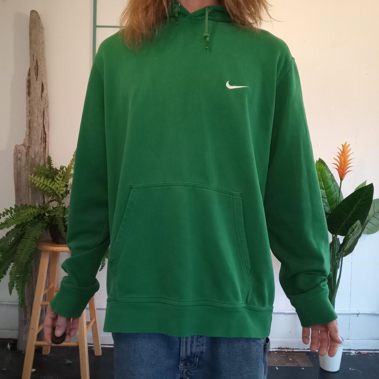 rit stroom jury Green 90s Nike hoodie, embroidered swoosh and a nice... - Depop