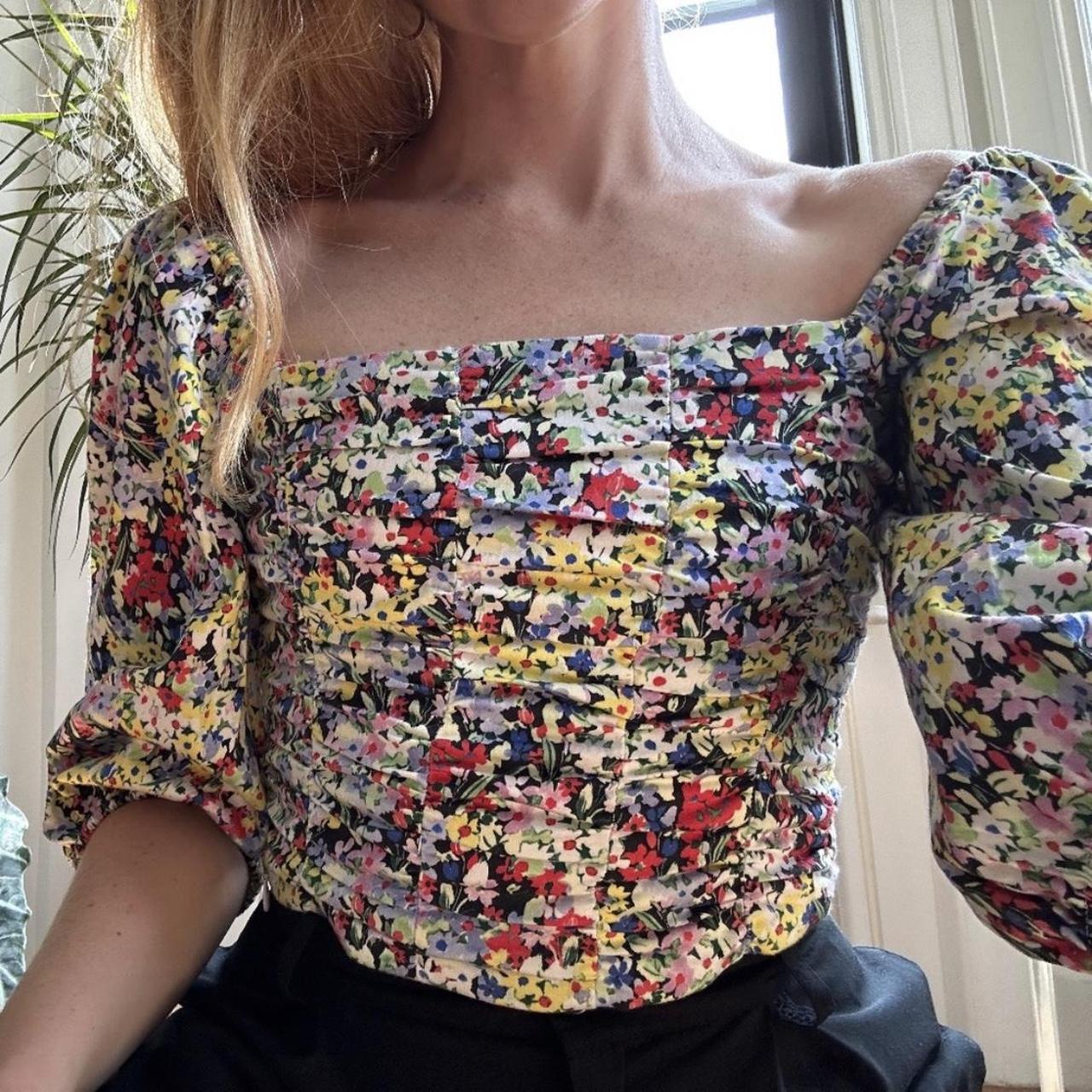 Zara floral print smocked puff sleeve crop top!...