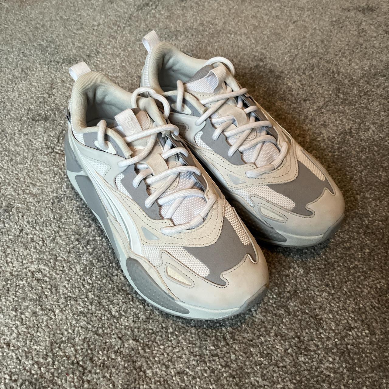 item listed by hxllydxllyx