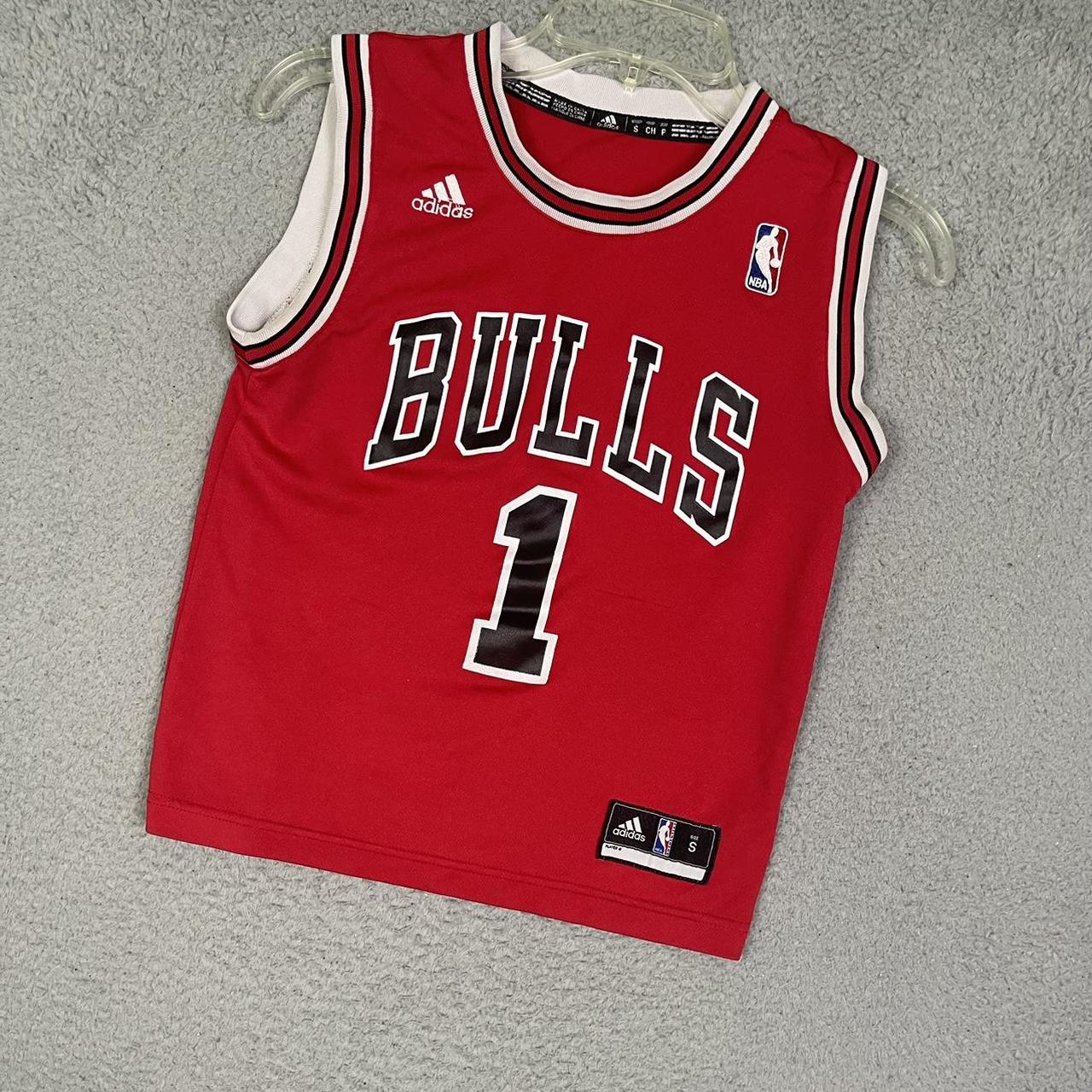 Kids Chicago bulls Derrick Rose jersey Size small. Depop