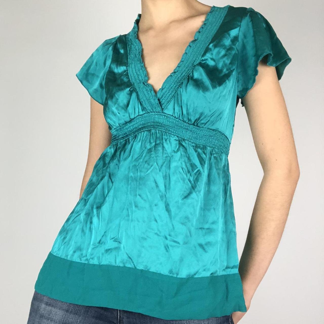 Y2k BCBGMAXAZRIA Blue v neck top So cute and retro