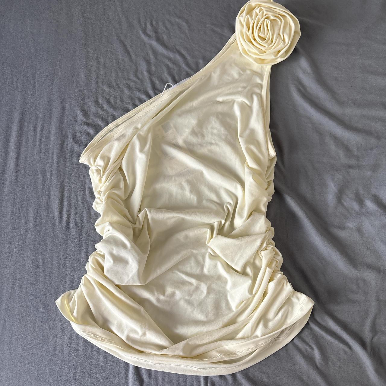 Mango Women's Crop top - Cream/Yellow - L – Beautiful Cream asymmetrical ruched top with flower …