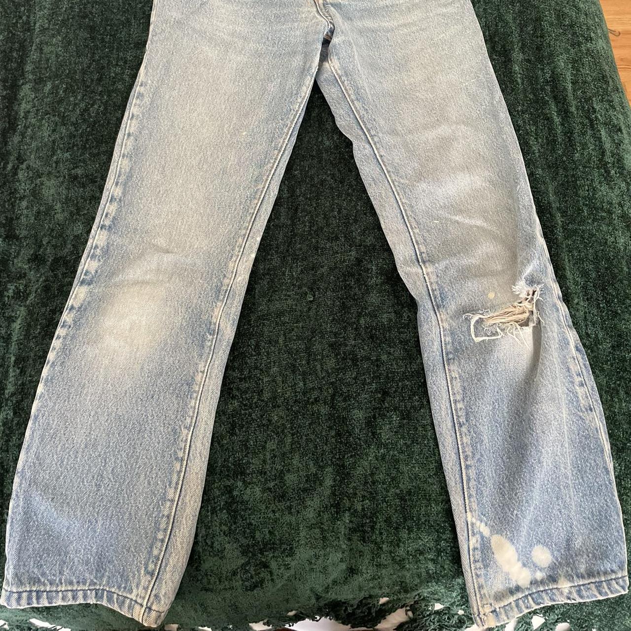 Okay so these Levi’s I absolutely adore however I... - Depop