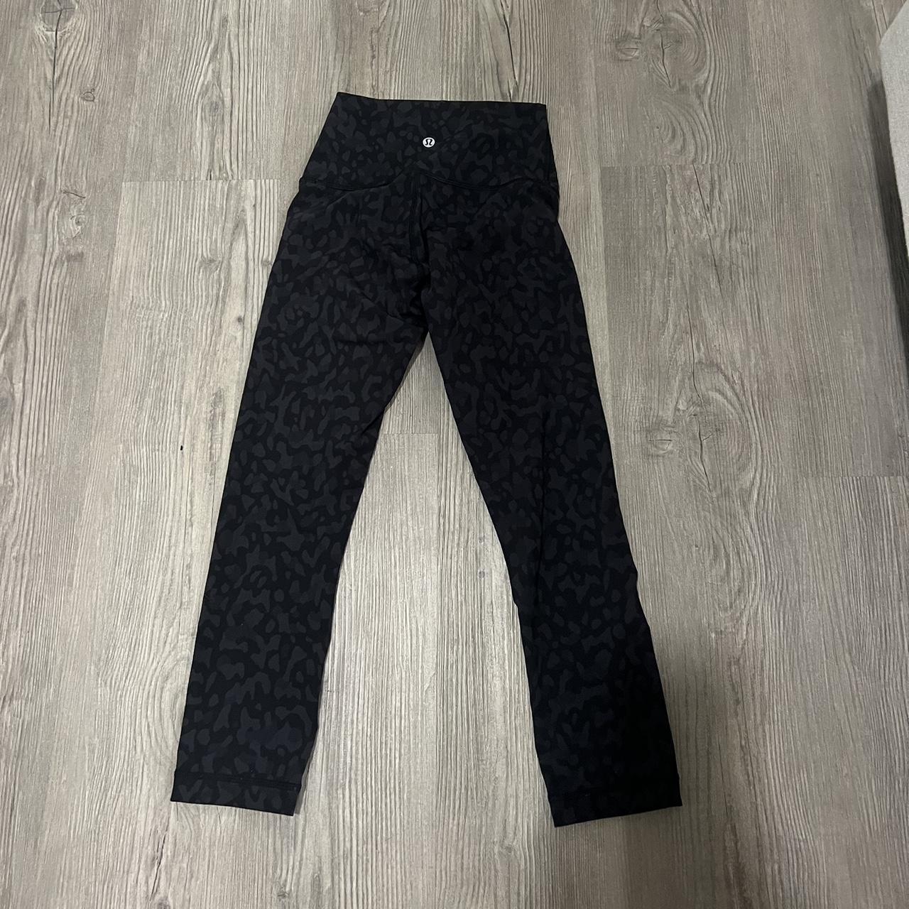 Lululemon leggings Size 0 Scalloped bottom with - Depop