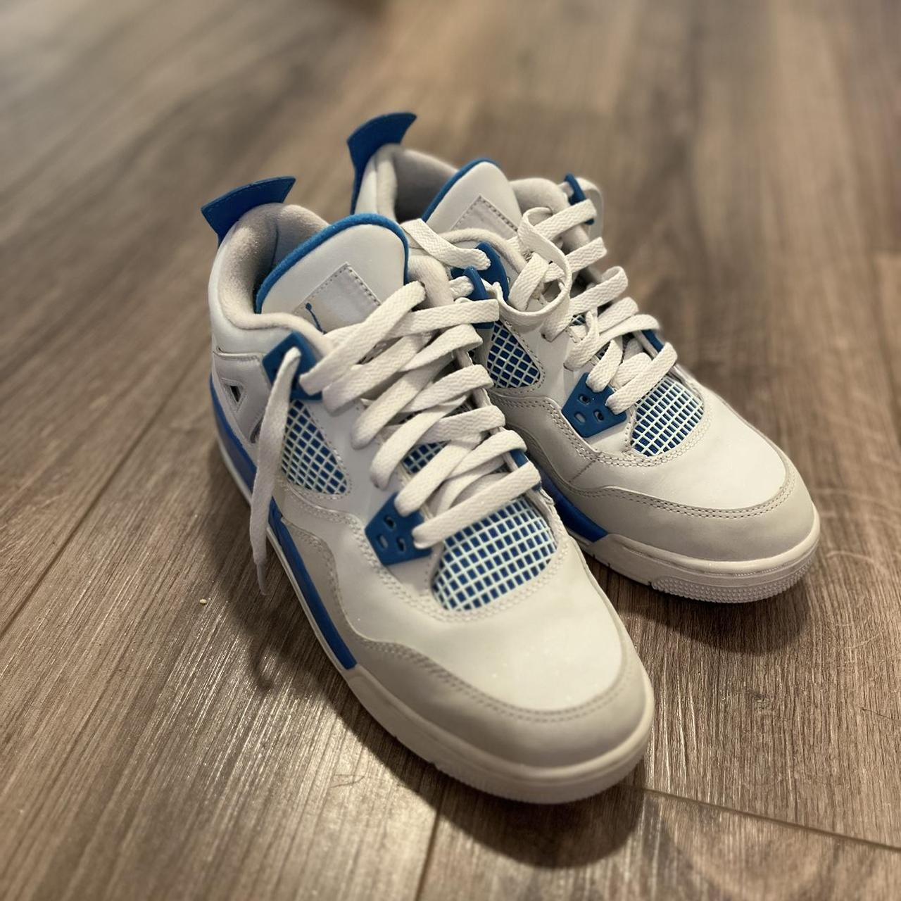 4s white and blue