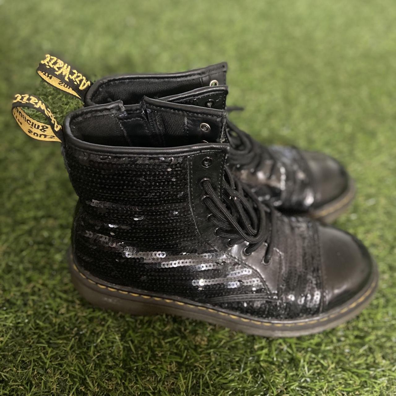 dr martens black boots size 6