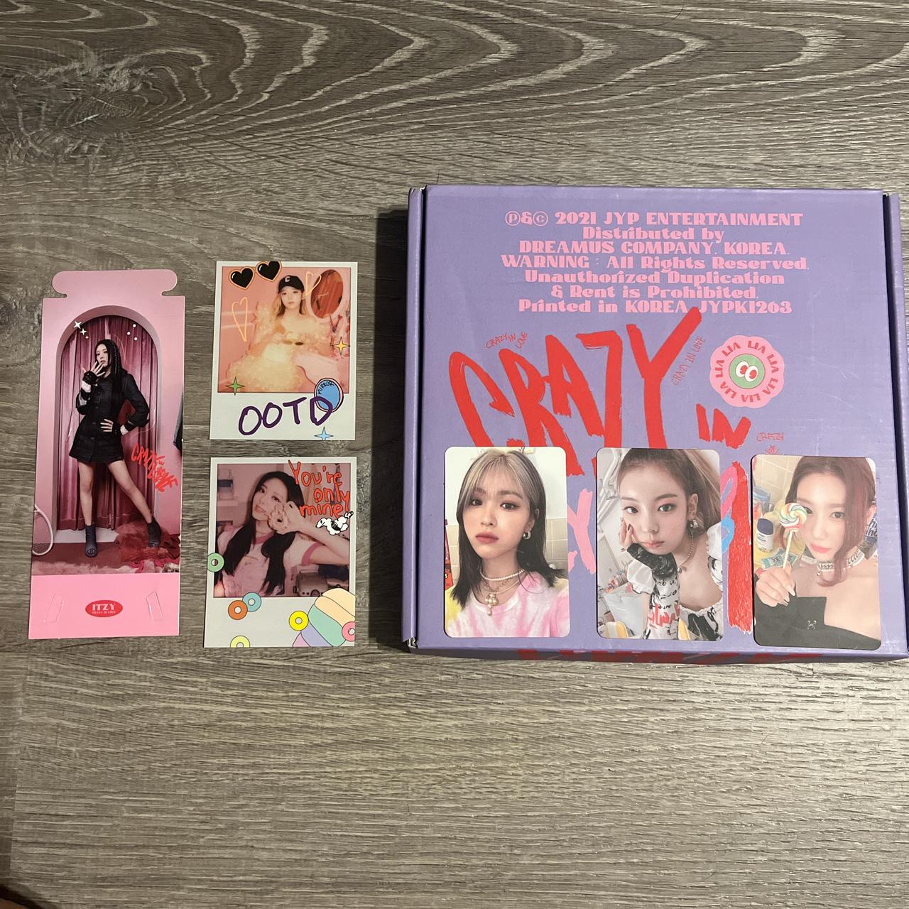 Itzy lia signed Crazy factory in Love Album