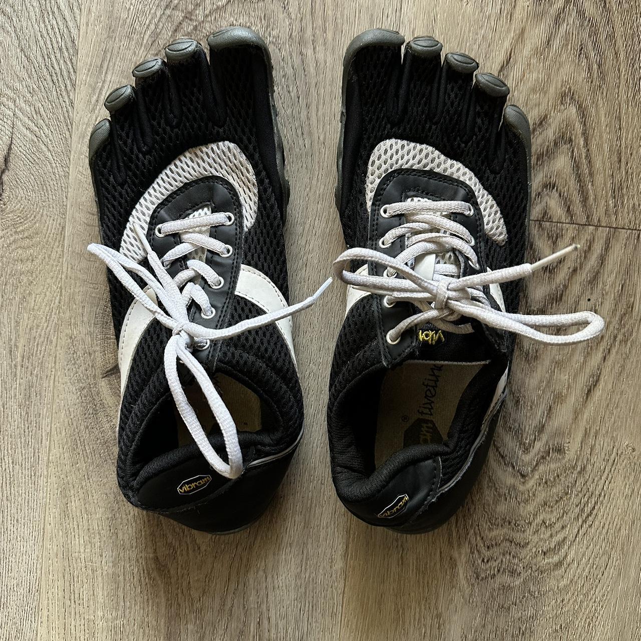 vibram hiking toe shoes