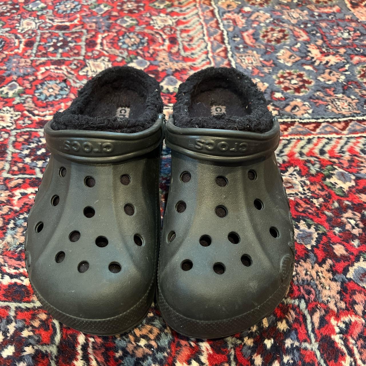 mens black fur crocs