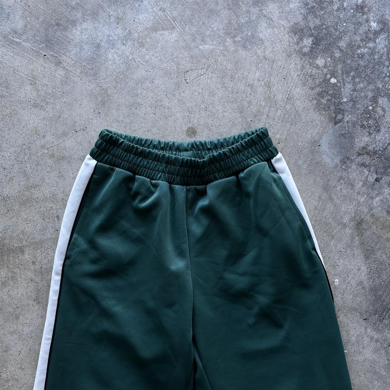 H&M Women's Green and White Joggerstracksuits Depop