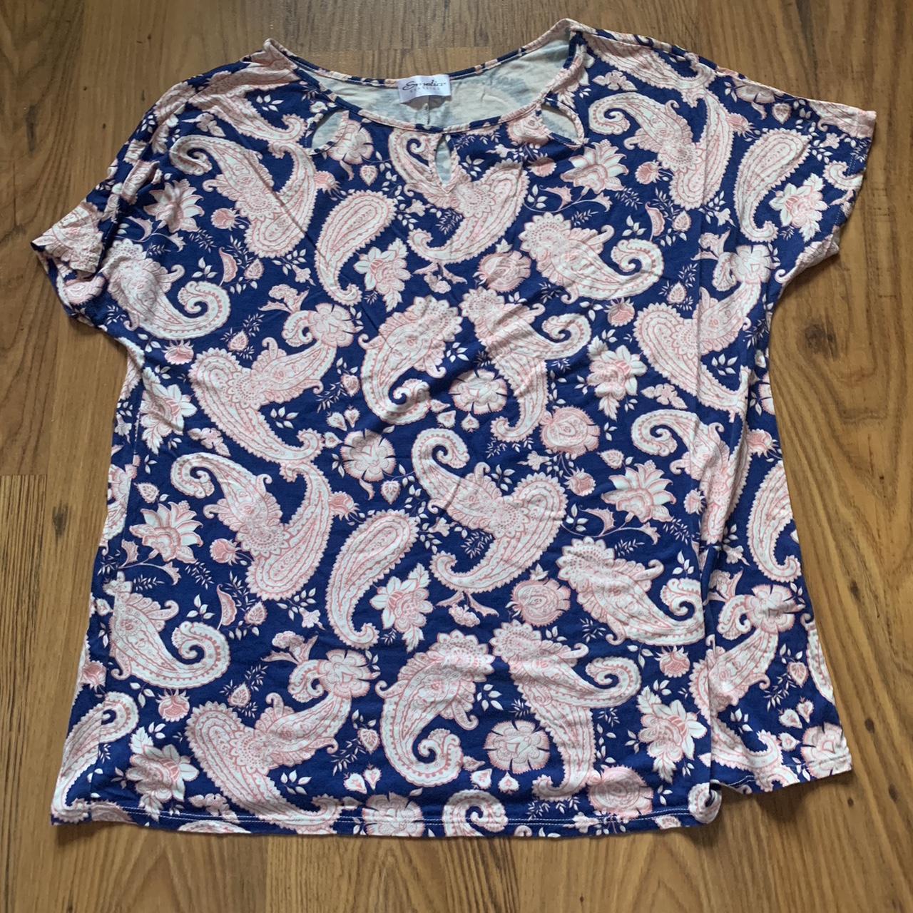 Women's Navy and Pink T-shirt | Depop