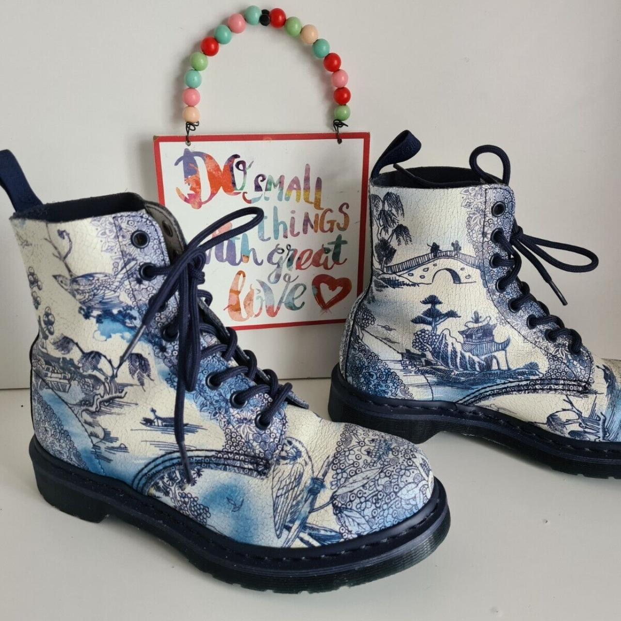 Dr Martens willow china plate porcelain cristal. Depop