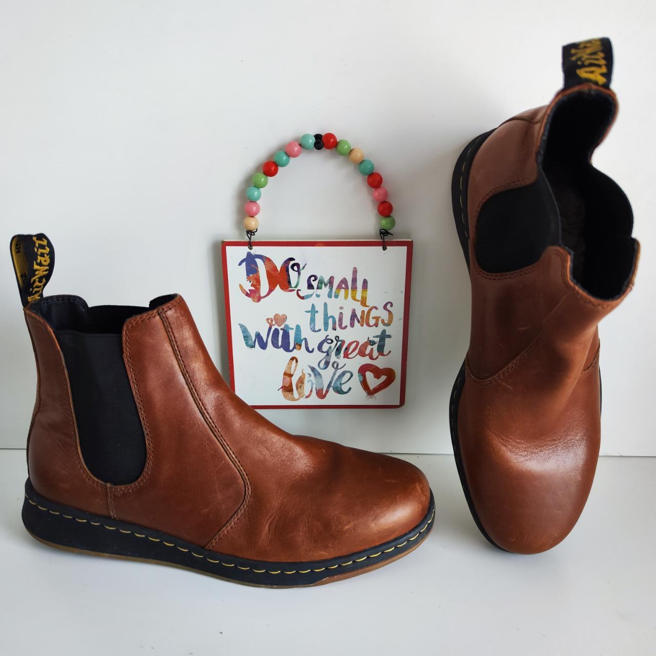 Dr martens hot sale lyme tan