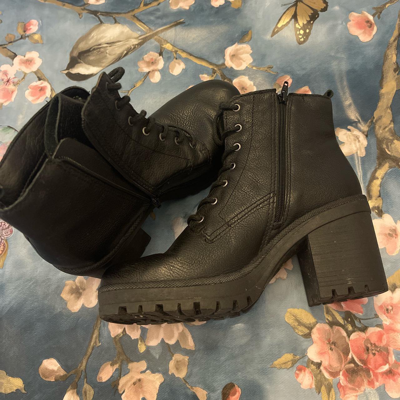 Size 9 sale lace up boots