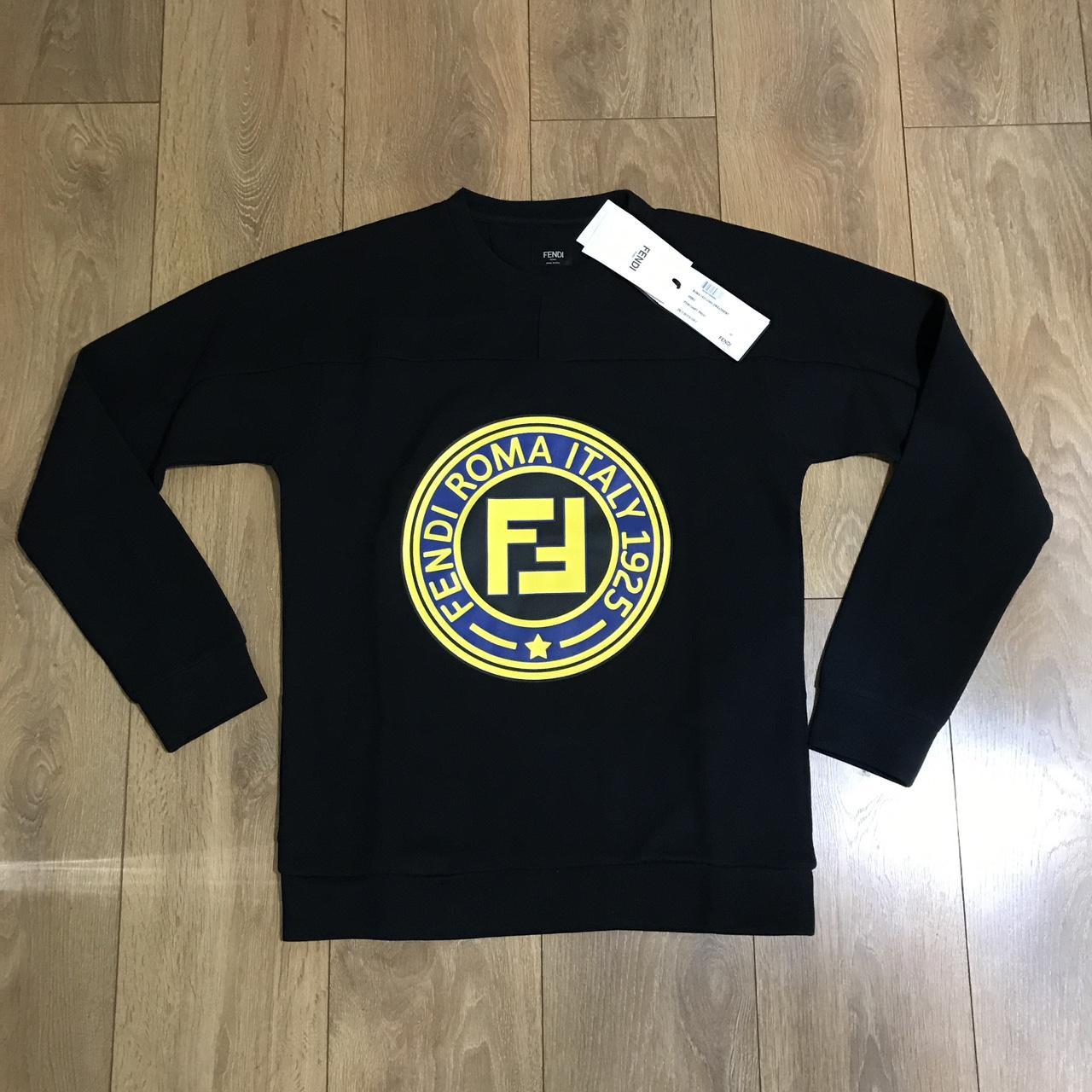 Fendi circle outlet logo t shirt