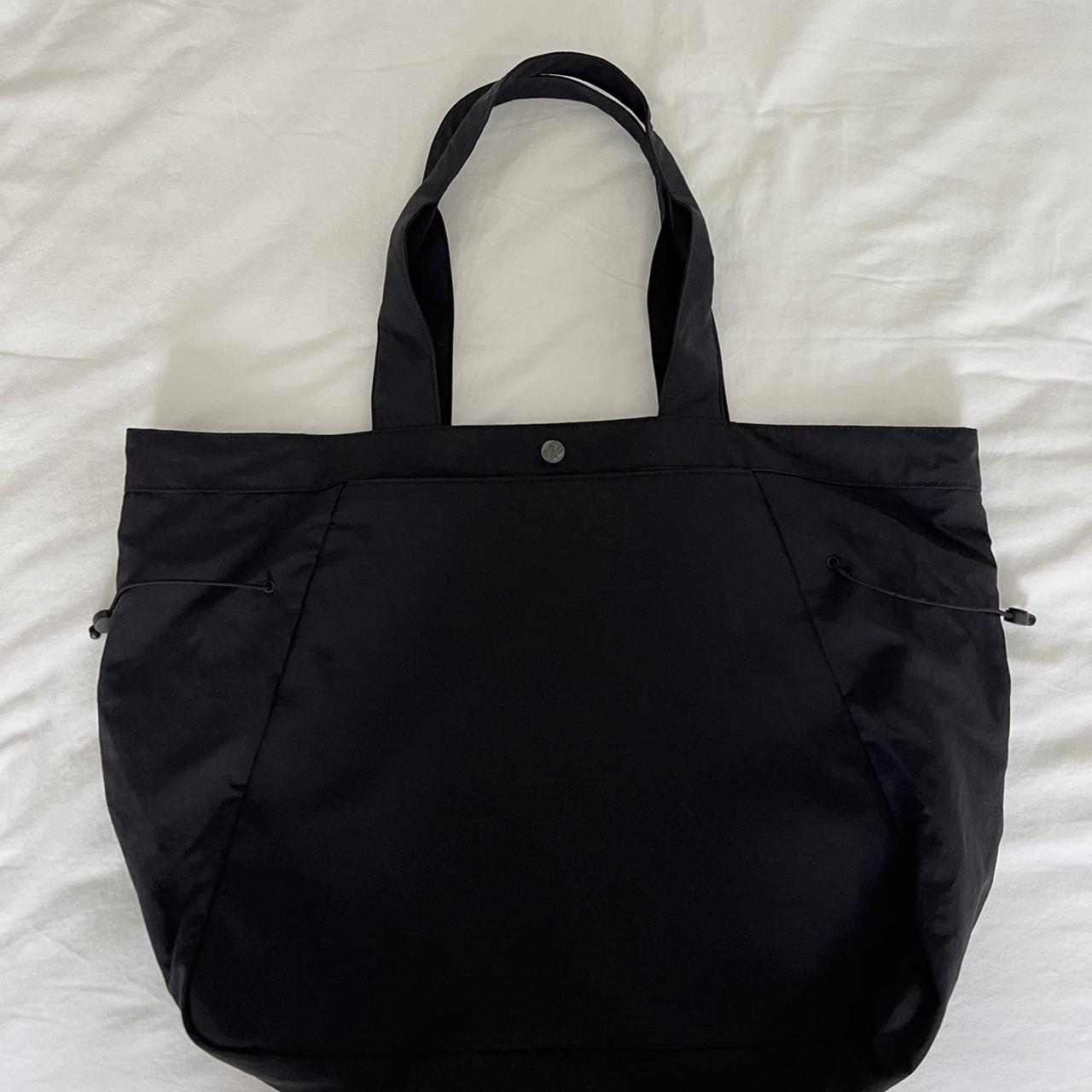 Lululemon Women's Black Bag | Depop