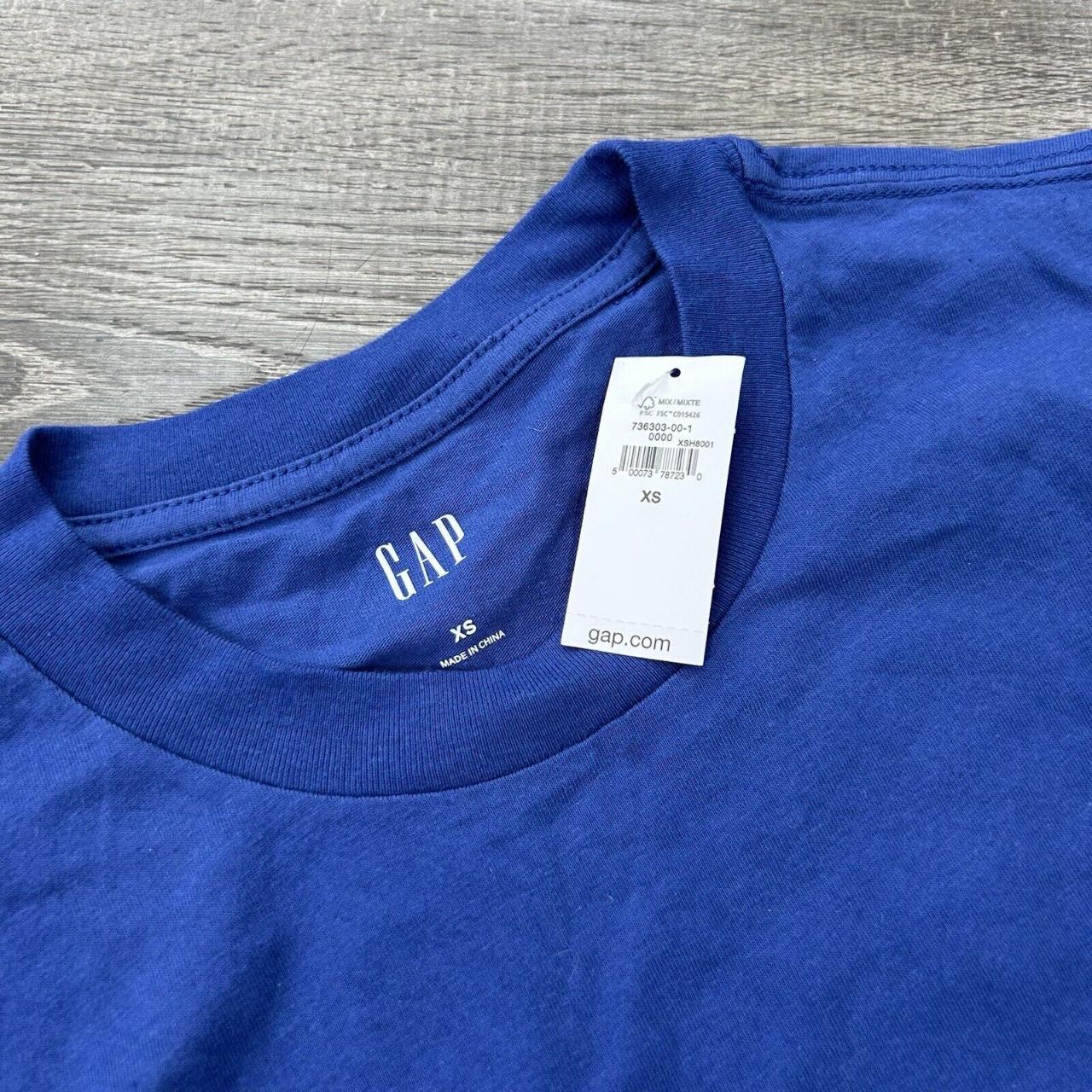 Gap Men's Navy and Blue T-shirt | Depop