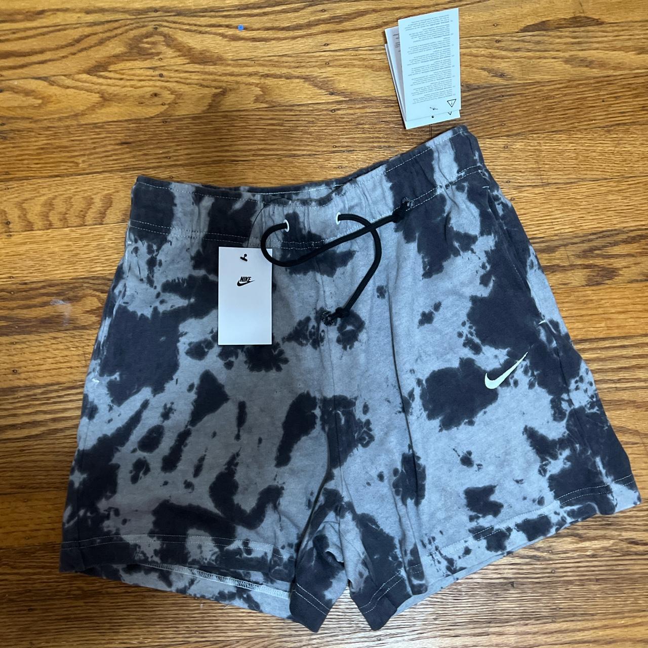 womens nike loose fit shorts