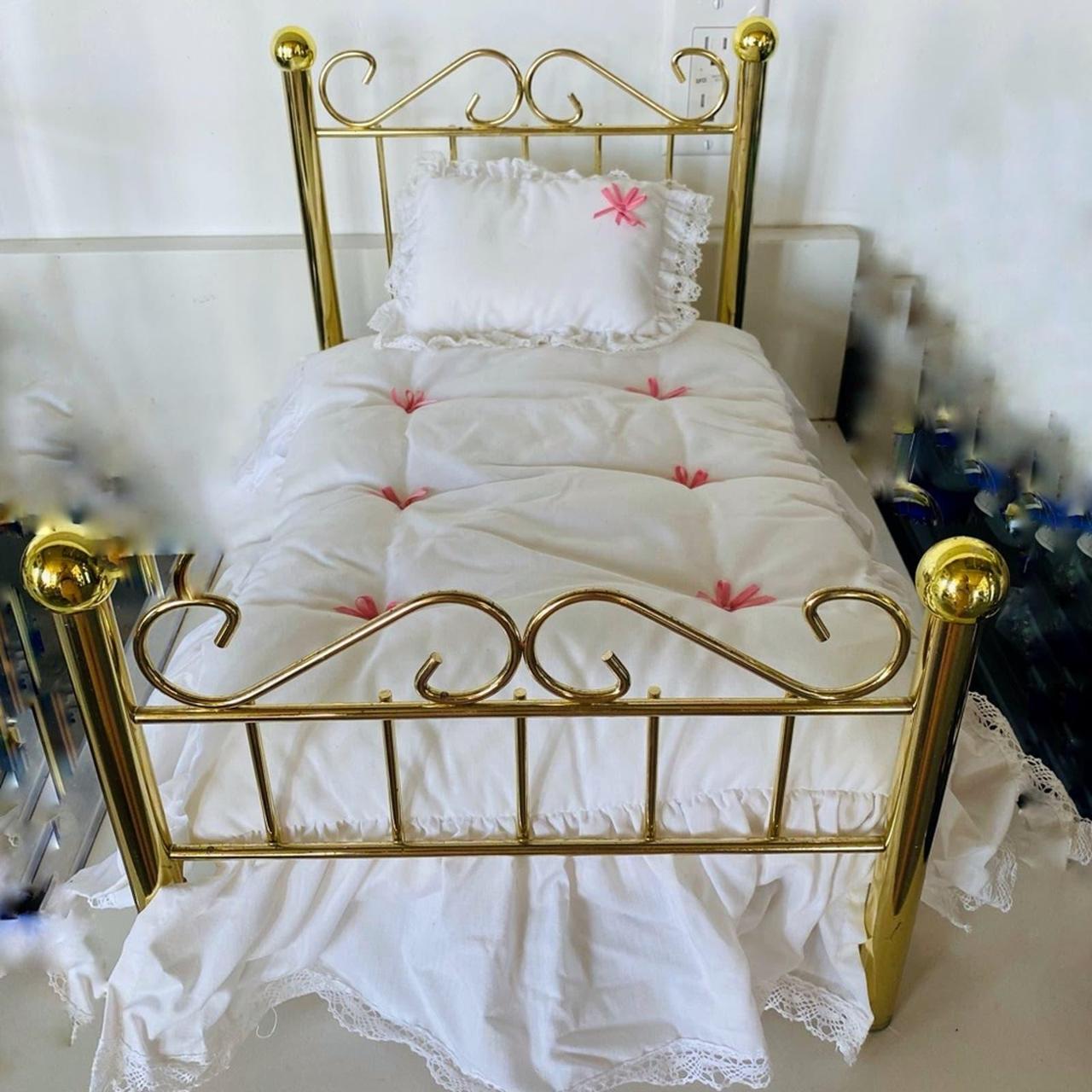 RETIRED Samantha's Brass Bed w Bedding extras for 18 American