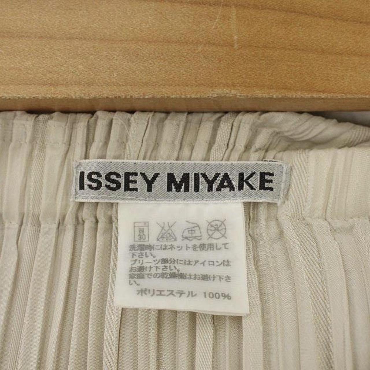 Issey Miyake Women's Cream Skirt (4)