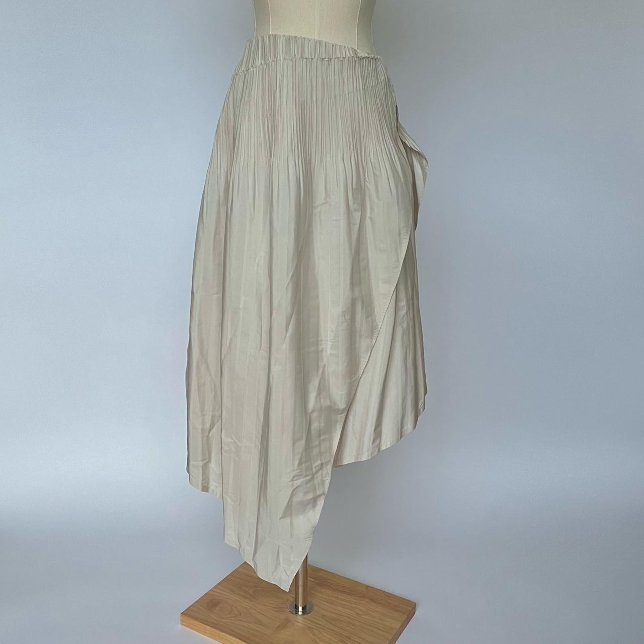 Issey Miyake Women's Cream Skirt (3)