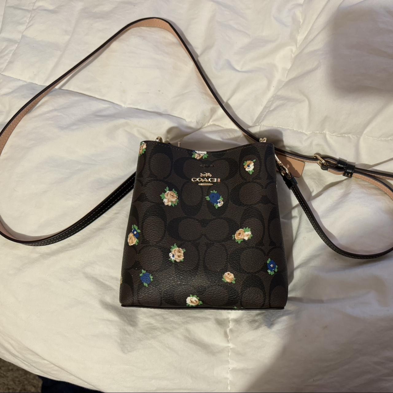 Coach small discount town bucket bag